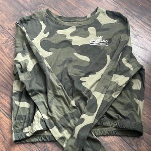 hollister camouflage long sleeve crop top